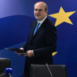 Ελικόπτερο κατέπεσε στη θάλασσα δίπλα στη μαρίνα Βουλιαγμένης, σώοι οι 4 αμερικανοί επιβάτες και ο πιλότος – Δείτε βίντεο