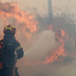 Βελτιωμένη η εικόνα στη φωτιά στη Νεάπολη Αγρινίου – Ισχυρή η δύναμη της Πυροσβεστικής στο σημείο