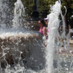 Ελεύθεροι επαγγελματίες: Τι αλλάζει στους φόρους που θα πληρώσουν το 2026 και 2027