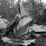 Τέμπη: Συγγενείς θυμάτων έγραψαν ξανά τα ονόματα μπροστά από τη Βουλή