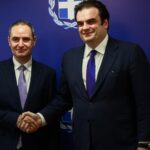 Χαλκίδα: Θρήνος στο τελευταίο αντίο στον 20χρονο Μάριο Ρουμπή – Ντυμένοι στα λευκά συγγενείς και φίλοι