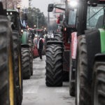 Σαν σήμερα 19 Νοεμβρίου: Ο ιστορικός λόγος του Κωστή Στεφανόπουλου στον Μπιλ Κλίντον, σε μια Αθήνα στους δρόμους