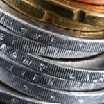 Σκηνές αρχαίας τραγωδίας στο Τυμπάκι: Υπό τον εθνικό ύμνο στην τελευταία του κατοικία ο 19χρονος Ραφαήλ – Με λευκά τριαντάφυλλα φίλοι και συγγενείς