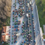 Αγροτικές κινητοποιήσεις: Πού υπάρχουν απαγορεύσεις, πού περνούν κανονικά τα αυτοκίνητα – Όλες οι αλλαγές στα τελωνεία