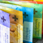 Με ετήσιο τζίρο έως 30.000 ευρώ ένας στους τρεις επαγγελματίες – Πάνω από τους μισούς πιάνονται στην τσιμπίδα του ελάχιστου τεκμαρτού εισοδήματος