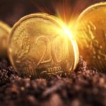 Νεαρός αφήνει το πατίνι και σκαρφαλώνει σε λεωφορείο εν κινήσει στην Καλλιθέα