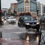 Ζευγάρι Γερμανών στη Φοινικούντα πήδηξε από το παράθυρο και κολύμπησε για να σωθεί από τα ορμητικά νερά