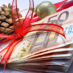 Εορταστικό ωράριο 2025: Ποιες Κυριακές θα μείνουν ανοιχτά τα καταστήματα