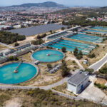 Η συνάντηση του Σαββάτου που έμεινε έξω από τα ραντάρ | Η βουτιά της Tesla στην Ελλάδα | Η Lamda και το 1,5 δισ. από τα σπίτια