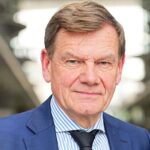 Οι αγρότες «έκοψαν» την Ελλάδα στα δύο: Πού έκλεισαν τους δρόμους – Σκληραίνουν τη στάση τους με νέα μπλόκα