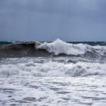 Χωρίς τις αισθήσεις του ανασύρθηκε από τη θάλασσα ηλικιωμένος στον Άγιο Νικόλαο