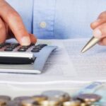 Τέλος η «ομηρία» από χρέη – Απαλλαγή από ποινικές διώξεις και διπλή ρύθμιση-ανάσα για χιλιάδες επαγγελματίες και νοικοκυριά