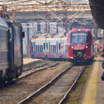 Χάος στην Αττική από την κακοκαιρία: Μία νεκρή στη Γλυφάδα, ποτάμια οι δρόμοι, βυθισμένα αμάξια, υπερχειλίζουν τα ρέματα