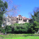 Εικόνες καταστροφής στο Μενίδι – Έσβησε η φωτιά που κατέκαψε εργοστάσιο πλαστικών και δύο ακόμη επιχειρήσεις