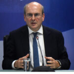 Μήνυμα Μπέσεντ στους Ευρωπαίους από το Νταβός: «Γιατί δεν περιμένουν να ακούσουν τα επιχειρήματα του Τραμπ;»