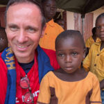 Οι Αιθίοπες της Αθήνας γιόρτασαν τη Γέννηση ντυμένοι στα λευκά και υπό τους ήχους του «Κεμπέρο» – Δείτε το βίντεο