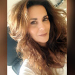 Τροχαίο στο Βύρωνα: Αμάξι τράκαρε σταθμευμένο ΙΧ και ανετράπη – Στο νοσοκομείο ο οδηγός