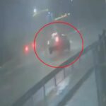 Χαμός από την κακοκαιρία στην Τήνο – Τα κύματα κάλυψαν το λιμάνι και παρέσυραν αυτοκίνητα