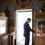 Βελόπουλος: «Να φωτίσει ο Θεός κυρίως αυτούς που κυβερνούν και έχουν ξεχάσει τις πανανθρώπινες αξίες» – Το μήνυμά του για τα Θεοφάνια