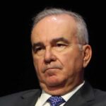 Η παραίτηση Καρυστιανού, η απάντηση με αιχμές στον Σύλλογο Συγγενών Θυμάτων των Τεμπών και οι δημοσκοπήσεις