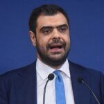 «Μην επιτρέπετε σε κανέναν να σας οδηγήσει στον βούρκο του», απαντά ο Μαρουσάκης μετά την κριτική μετεωρολόγων για τις πολικές φωτοβολίδες