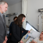 Ο Τραμπ προκαλεί ξανά: «Θα δείτε που θα φτάσω με τη Γροιλανδία» – Νέα αναφορά σε Μακρόν και Στάρμερ – «Γίνονται λίγο σκληροί όταν δεν είμαι παρών» [βίντεο]