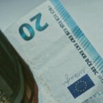 Στα 930 ευρώ ο κατώτατος μισθός