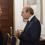 Μητσοτάκης σε Τασούλα: Να πρυτανεύσει η λογική και ο διάλογος στις σχέσεις ΕΕ-ΗΠΑ