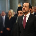 Μεντβέντεφ: Οι Ευρωπαίοι θα «χεστ…» πάνω τους αν οι ΗΠΑ προσαρτήσουν τη Γροιλανδία