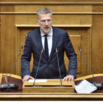 Στο νοσοκομείο Μυτιλήνης ο Γεωργιάδης: Ο διάλογος με γιατρούς και νοσηλευτές που διαδήλωναν – «Παραλαμβάνουμε το κτίριο που μέχρι πριν από 2 χρόνια ήταν χρέπι»