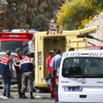 Ιταλία: Η Μελόνι επισκέφθηκε στο νοσοκομείο τους αστυνομικούς που τραυματίστηκαν στο Τορίνο – «Απόπειρα δολοφονίας»