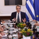 Κεραμέως: Στα 950 ευρώ ο κατώτατος μισθός έως το 2027