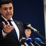 Τέμπη: Πλήθος κόσμου στο Σύνταγμα – Πάνω από 100 οι προσαγωγές – Παρούσα η Καρυστιανού – Εντοπίστηκαν μολότοφ στην Ερμού [εικόνες+βίντεο]