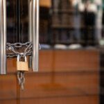 Γαστούνη: Έφοδος στον καταυλισμό Ρομά μετά την επίθεση στον περιπτερά – Εντόπισαν δύο δράστες