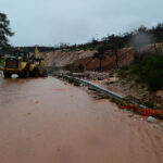 Άνοιξε τρύπα στη Συγγρού από σπασμένο αγωγό ύδρευσης