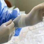 28χρονη στο Βέλγιο κατάπιε κουτάλι 17 εκατοστών όταν ο σκύλος της πήδηξε πάνω της [βίντεο]