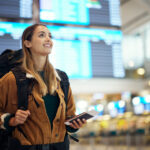 Αμπελόκηποι: Προσποιούνταν τους υπαλλήλους του ΔΕΔΔΗΕ και μπήκαν σε σπίτι ηλικιωμένης – Τους έπιασαν επ’ αυτοφώρω