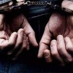 Σοβάδες έπεσαν από διαμέρισμα στην Ερμού και τραυμάτισαν ηλικιωμένη που περνούσε από το σημείο