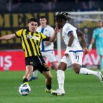 Ξέσπασε στον διαιτητή ο Τσιτσιπάς για τον φωτισμό μετά την ήττα από τον Φις