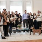 Κυριάκος Μητσοτάκης: Υποδέχτηκε Έλληνες που επαναπατρίστηκαν από τη Μέση Ανατολή με τα κατοικίδιά τους – Δείτε εικόνες