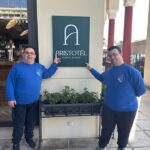 Θάνατος 3χρονου Άγγελου: Με σκυμμένο το κεφάλι έφτασαν στα δικαστήρια η μητέρα και ο πατριός