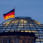 Αποθέωση για τον 90χρονο δρομέα στα Τρίκαλα – Τερμάτισε για μια ακόμα χρονιά στον ημιμαραθώνιο