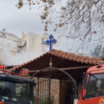 Διακοπή σιδηροδρομικής κυκλοφορίας στο τμήμα Αθήνα-Άγιοι Ανάργυροι λόγω φωτιάς σε εκκλησία της οδού Λιοσίων