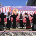 Μαζική κινητοποίηση για την Παγκόσμια Ημέρα της Γυναίκας – Μηνύματα κατά της έμφυλης βίας στην πορεία στο κέντρο της Αθήνας