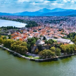 Σοβαρό τροχαίο στον Πύργο: Μοτοσικλετιστής «καρφώθηκε» σε αυτοκίνητο – Στο νοσοκομείο ο δικυκλιστής