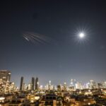 Ντουμπάι: Ένας νεκρός από θραύσματα ιρανικού drone – Καπνός μετά από εκρήξεις σε ουρανοξύστη [Βίντεο]