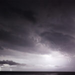 Υστέρηση στις νέες κρατήσεις για το μαζικό μοντέλο τουρισμού στην Ελλάδα λόγω της κατάστασης στη Μέση Ανατολή