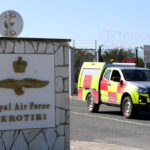 Ο Σον Πεν έλαβε συμβολικό «Όσκαρ» φτιαγμένο από βομβαρδισμένο βαγόνι στην Ουκρανία [βίντεο]