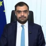 Απίστευτο τροχαίο στην Πάτρα: Αυτοκίνητο παρέσυρε 50χρονη πεζή που εκσφενδονίστηκε σε μηχανάκι και κατέληξε σε γλάστρες