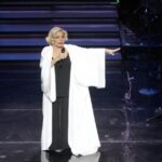 Ο αποχαιρετισμός της  Χαρούλας Αλεξίου στην Μαρινέλλα